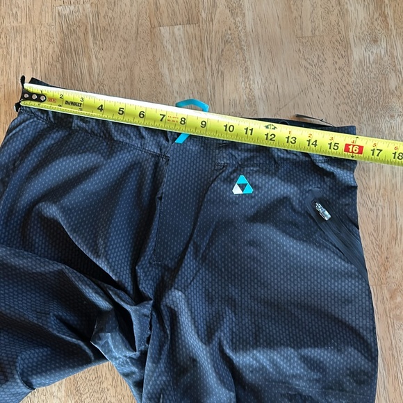 100% riding shorts - Picture 13 of 13